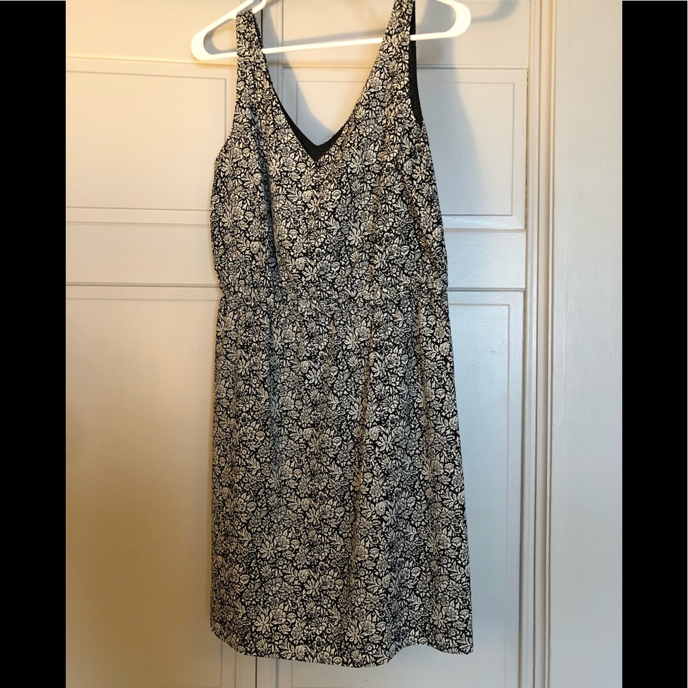 Loft size medium sleeveless black and white dress